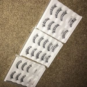 12 pairs of lashes